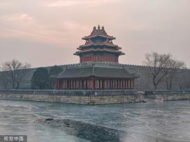 北京：故宫角楼造景“千里江山图”色彩绚丽