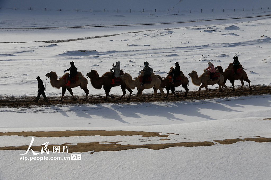 甘肃敦煌：春节临近 旅游升温