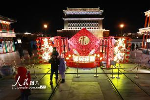 北京前门大街流光溢彩迎春节