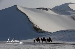 甘肃敦煌：春节临近 旅游升温