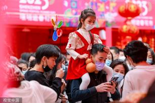 深圳迎春花市开幕 花香带出浓浓“烟火气”