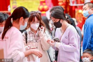 深圳迎春花市开幕 花香带出浓浓“烟火气”