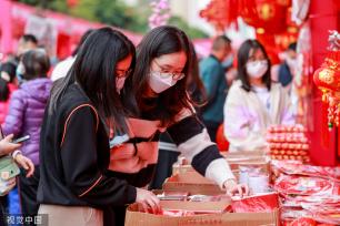 深圳迎春花市开幕 花香带出浓浓“烟火气”