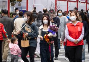深圳迎春花市开幕 花香带出浓浓“烟火气”