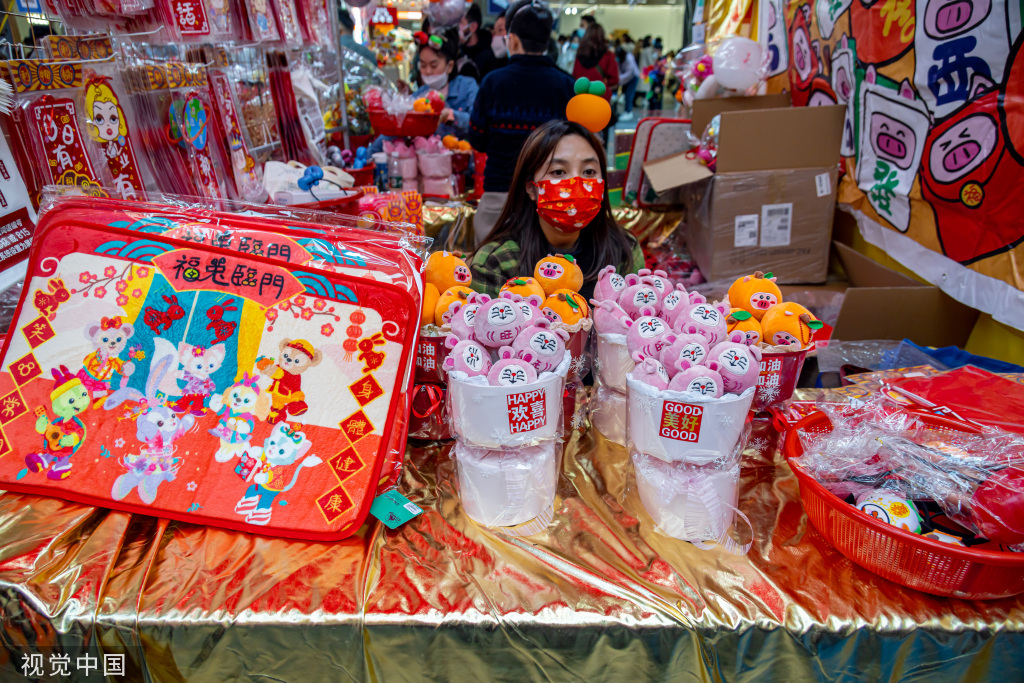 广州越秀西湖花市重启 灯光如昼人如织