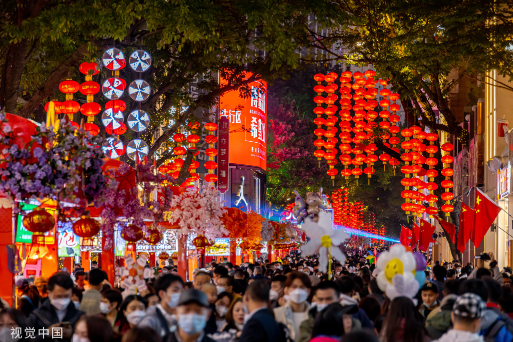 广州越秀西湖花市重启 灯光如昼人如织