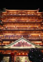 广州越秀西湖花市重启 灯光如昼人如织