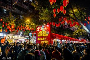 广州越秀西湖花市重启 灯光如昼人如织