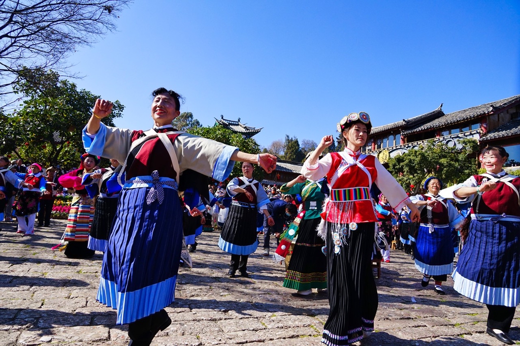 喜迎兔年 云南丽江展演少数民族传统生活风貌情境