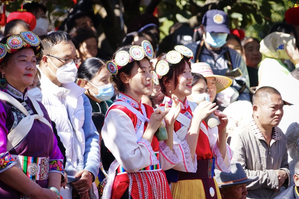 喜迎兔年 云南丽江展演少数民族传统生活风貌情境