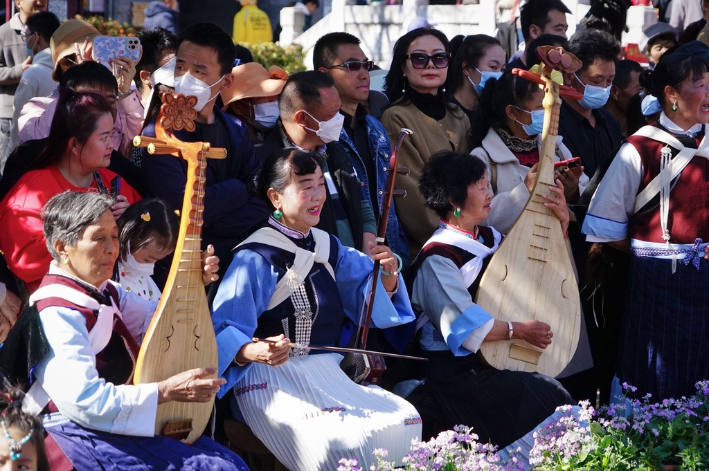 喜迎兔年 云南丽江展演少数民族传统生活风貌情境