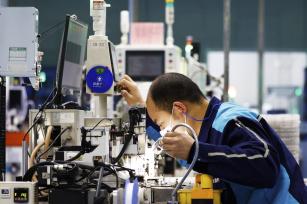 新年伊始 江苏宿迁工人复工复产力争“开门红”