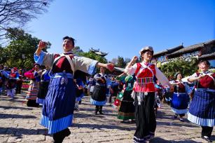 喜迎兔年 云南丽江展演少数民族传统生活风貌情境