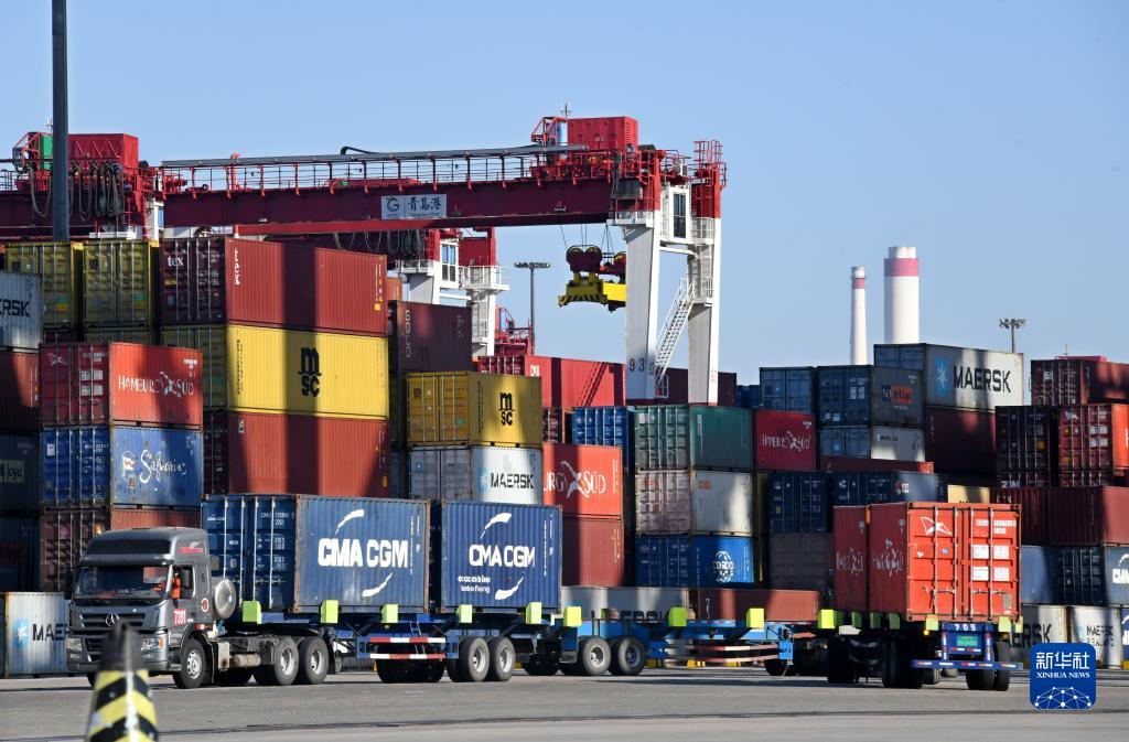 山东港口青岛港：大干迎新春 力夺“开门红”