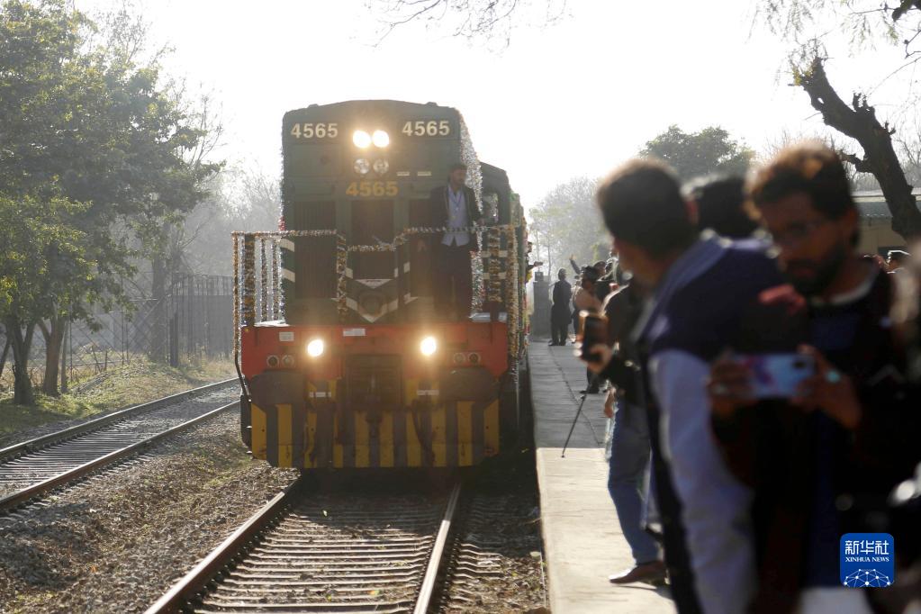 巴基斯坦将从中国进口的铁路客车投入载客运营