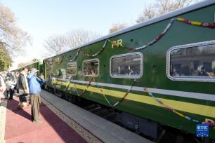 巴基斯坦将从中国进口的铁路客车投入载客运营