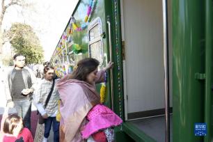 巴基斯坦将从中国进口的铁路客车投入载客运营