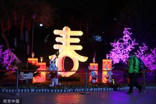 郑州城市街头张灯结彩 营造元宵节氛围