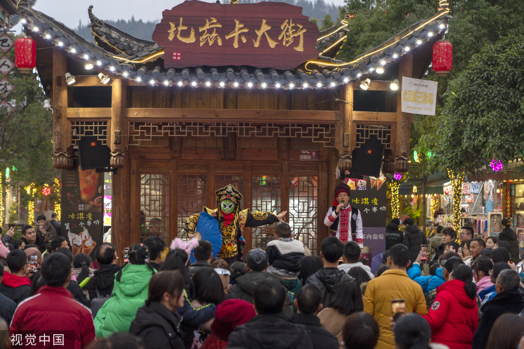 
南京明基医院黄牛代挂号电话票贩子号贩子网上预约挂号,住院检查加快,湖北恩施：元宵节女儿城景区游人如潮