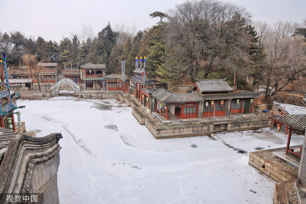 北京迎来降雪天气 颐和园琼楼玉宇分外静谧