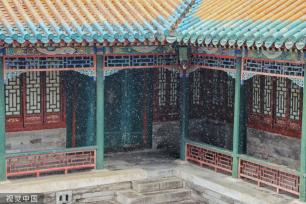 北京迎来降雪天气 颐和园琼楼玉宇分外静谧