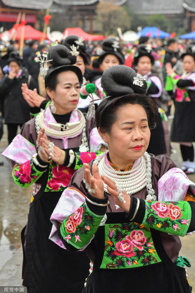 贵州盛大民间芦笙会举行 苗族同胞身着特色民族服饰