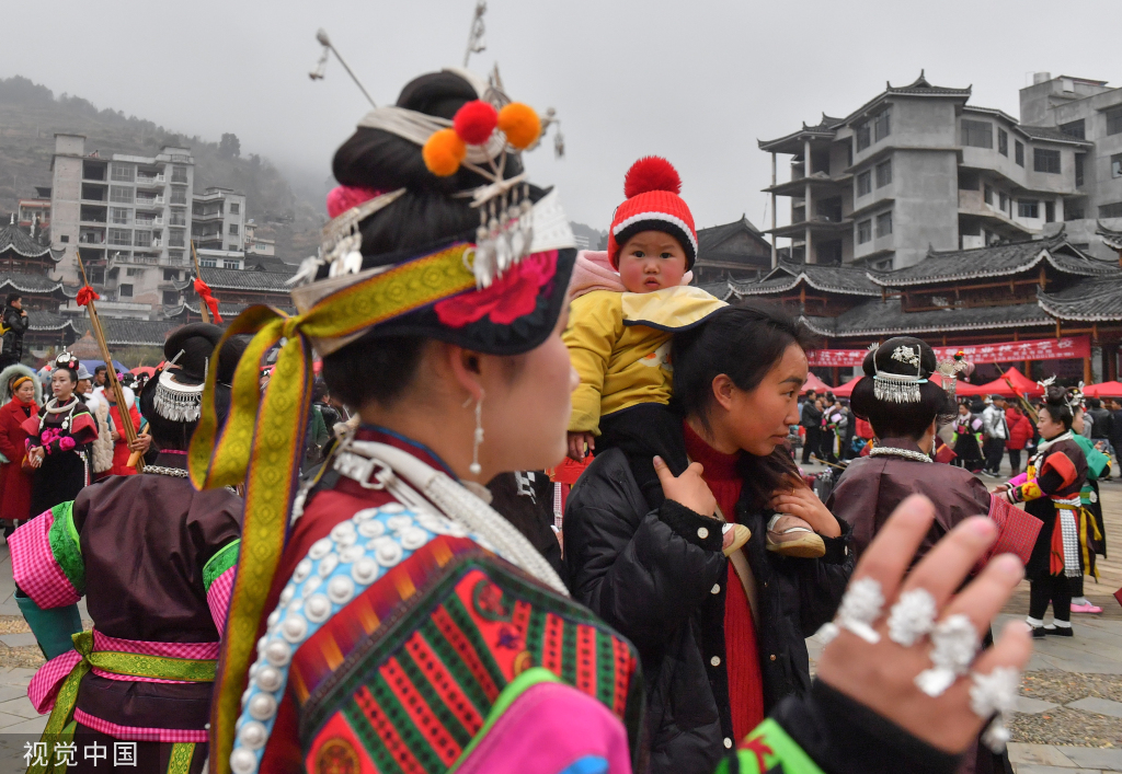 贵州盛大民间芦笙会举行 苗族同胞身着特色民族服饰