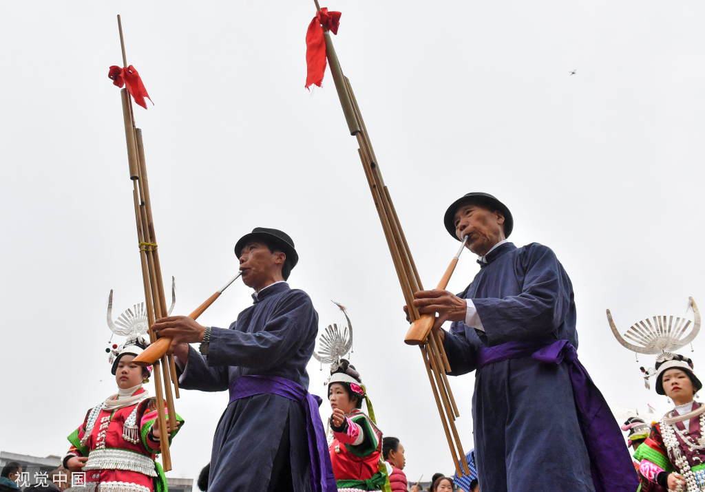 贵州盛大民间芦笙会举行 苗族同胞身着特色民族服饰
