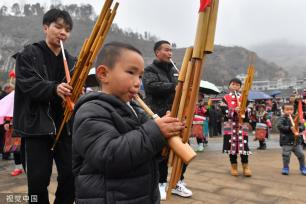 贵州盛大民间芦笙会举行 苗族同胞身着特色民族服饰