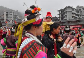 贵州盛大民间芦笙会举行 苗族同胞身着特色民族服饰