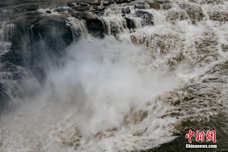 黄河壶口瀑布冰消河开 蔚为壮观