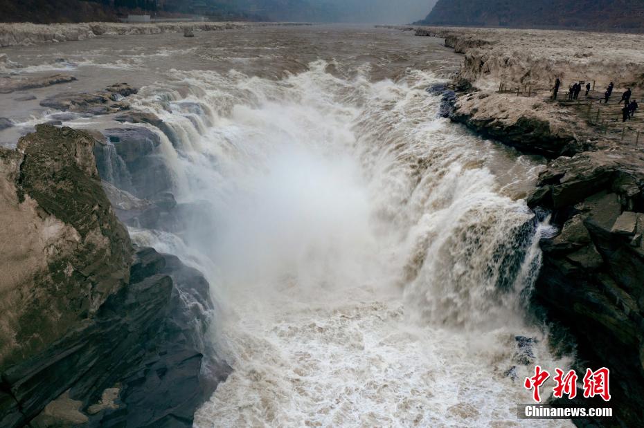 黄河壶口瀑布冰消河开 蔚为壮观