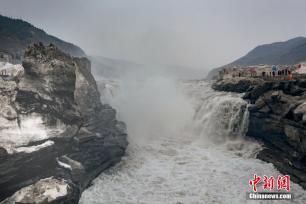 黄河壶口瀑布冰消河开 蔚为壮观