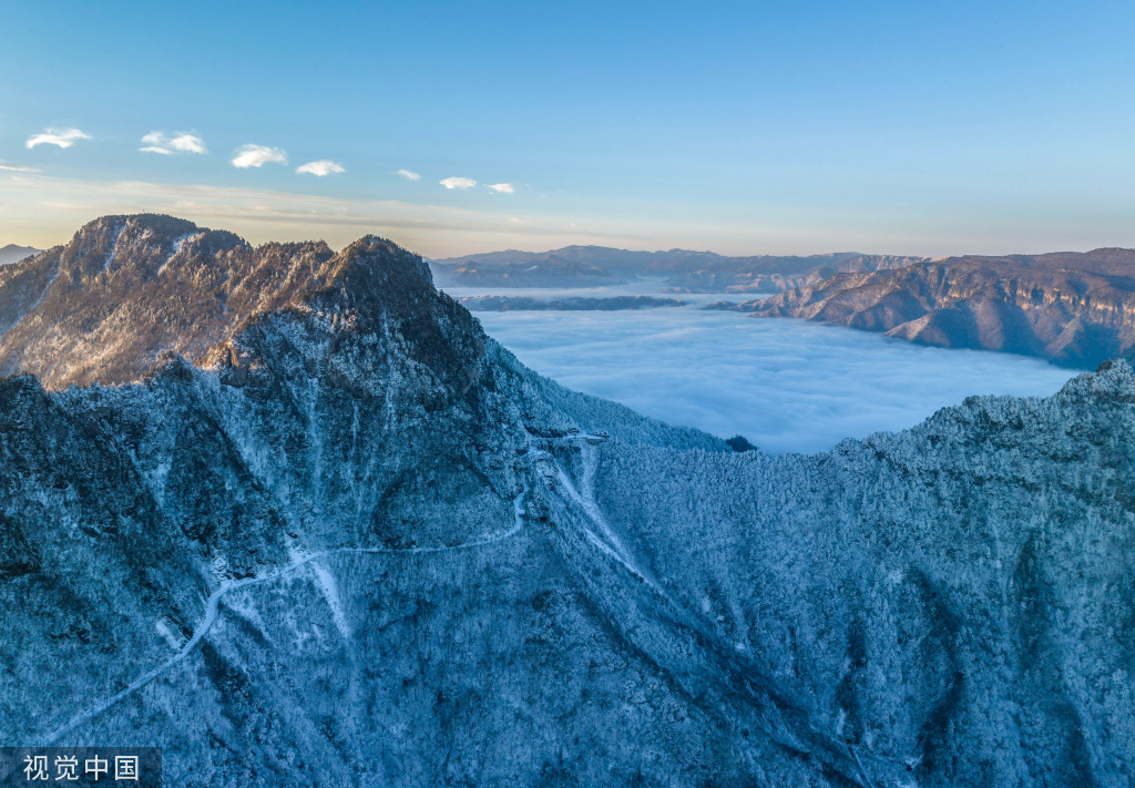 湖北神农架：初春景区现洁白雾凇