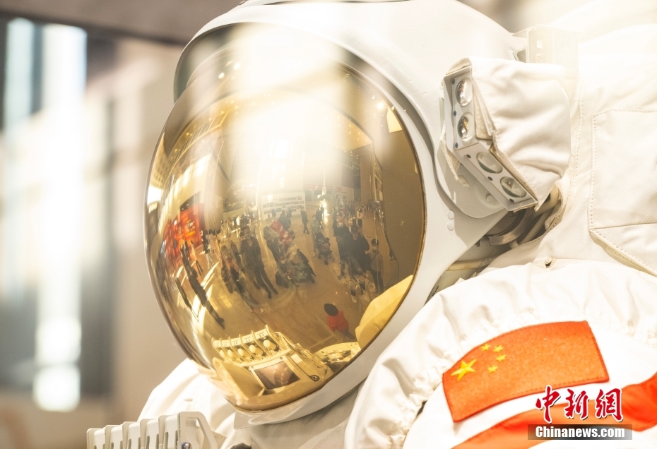 中国载人航天工程30年成就展在北京开幕