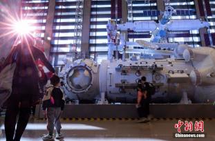 中国载人航天工程30年成就展在北京开幕