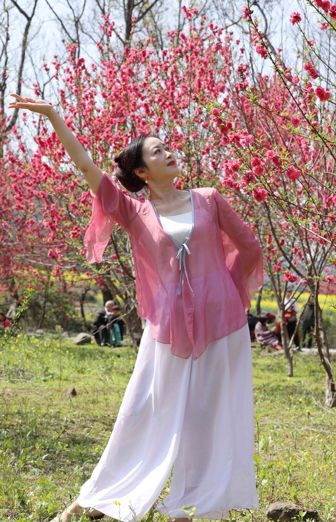 
东部战区总医院黄牛代挂号电话票贩子号贩子网上预约挂号,住院检查加快,柳州举办桃花节活动 吸引众多游客赏花拍照
