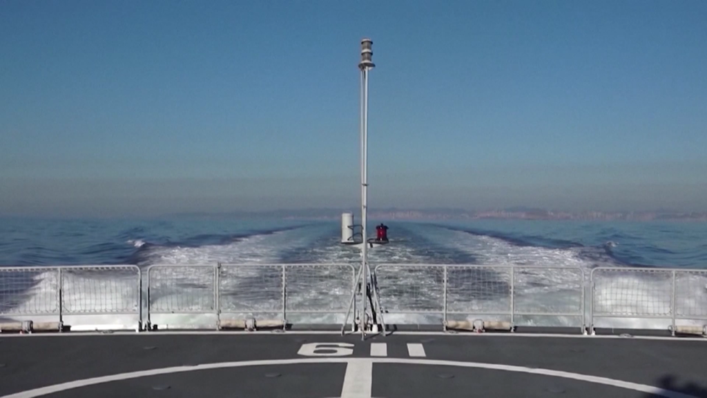 贵阳舰开展多课目全要素实弹射击训练