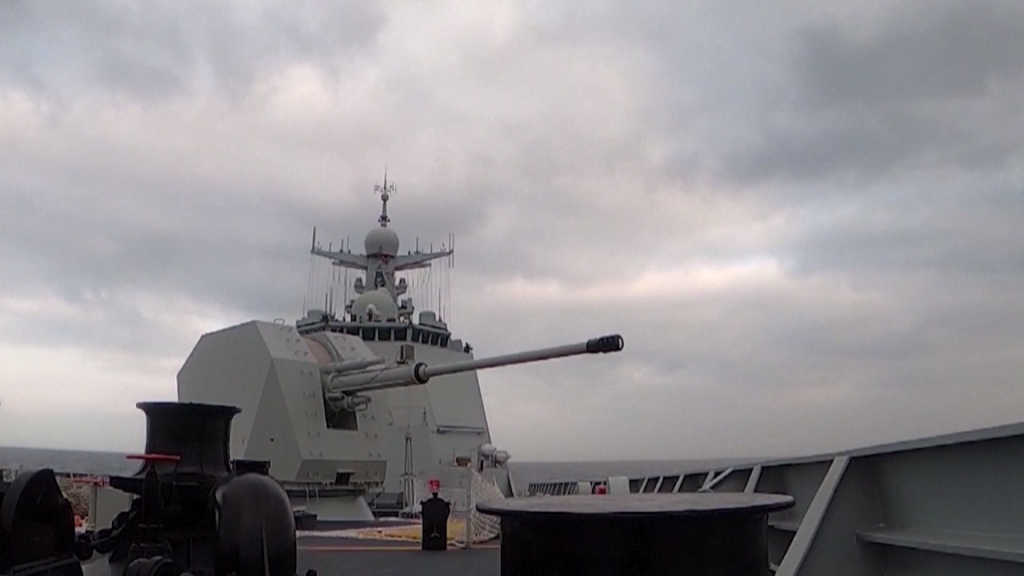 贵阳舰开展多课目全要素实弹射击训练