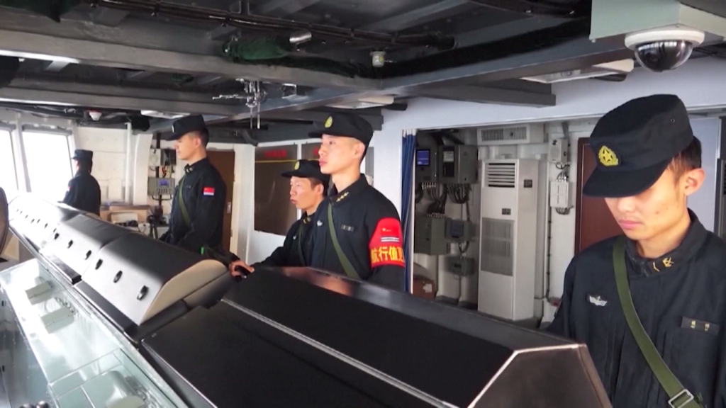 贵阳舰开展多课目全要素实弹射击训练