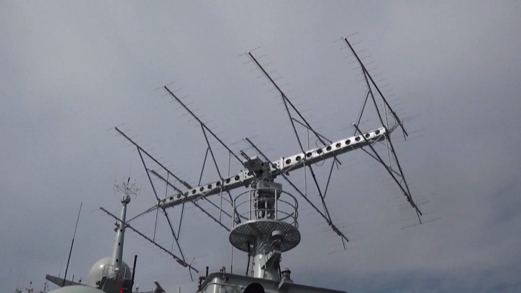 贵阳舰开展多课目全要素实弹射击训练