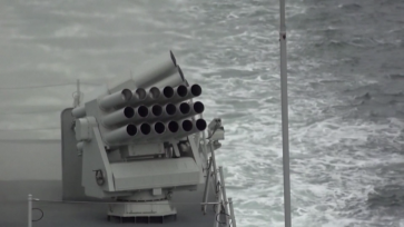 贵阳舰开展多课目全要素实弹射击训练