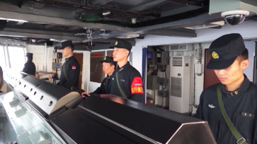 贵阳舰开展多课目全要素实弹射击训练