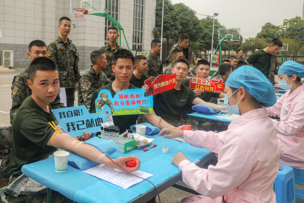 
天津肿瘤医院黄牛代挂号电话票贩子号贩子网上预约挂号,住院检查加快,南宁：学雷锋日将至 武警官兵献血传递爱心