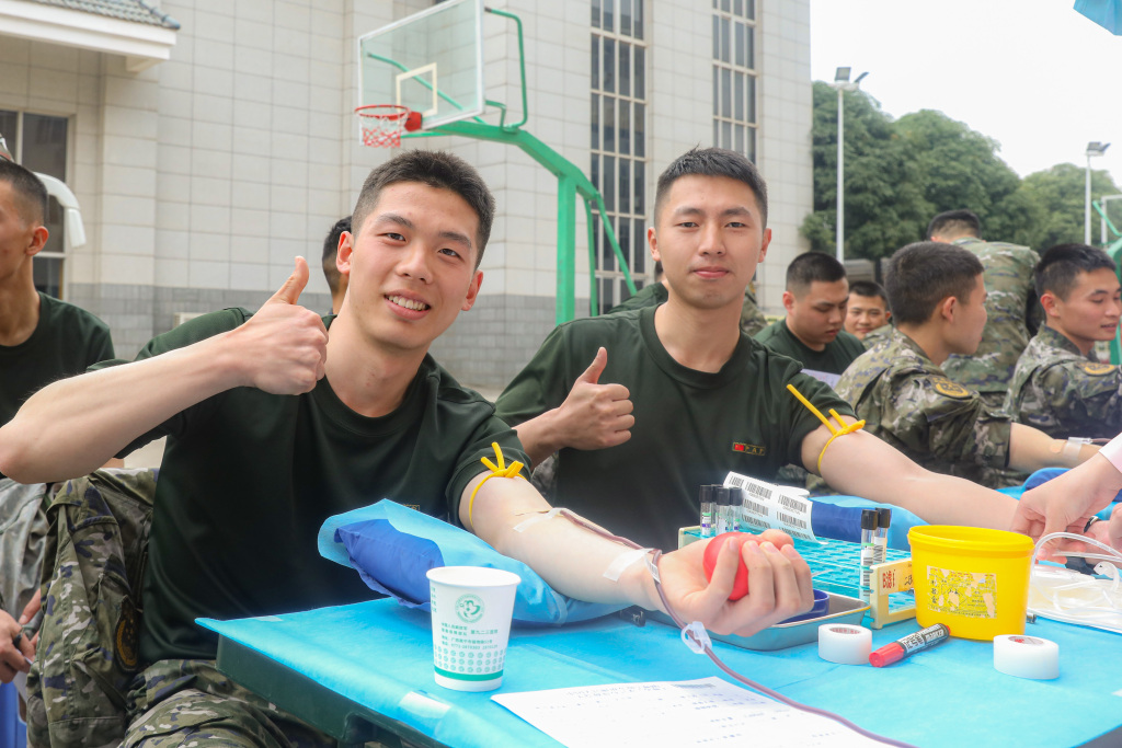 
天津肿瘤医院黄牛代挂号电话票贩子号贩子网上预约挂号,住院检查加快,南宁：学雷锋日将至 武警官兵献血传递爱心