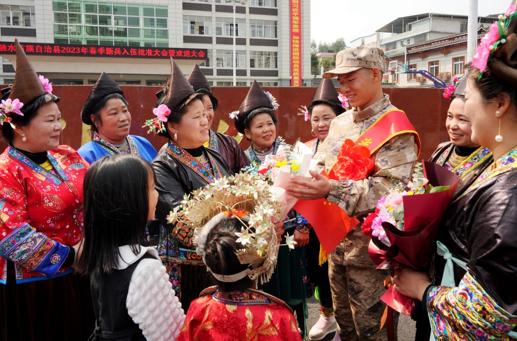 
北大口腔医院黄牛代挂号电话票贩子号贩子网上预约挂号,住院检查加快,广西柳州：春季新兵入伍欢送大会举行