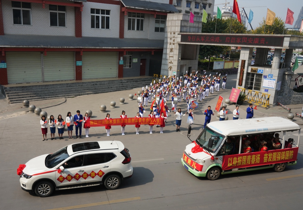 
北大口腔医院黄牛代挂号电话票贩子号贩子网上预约挂号,住院检查加快,广西柳州：春季新兵入伍欢送大会举行