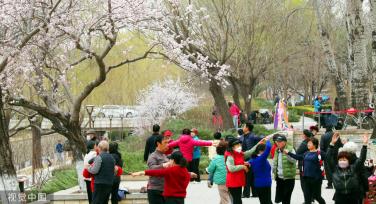 北京：公园“无界” 市民游玩元大都遗址公园