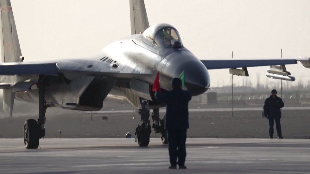 
南京各大医院黄牛代挂号电话票贩子号贩子网上预约挂号,住院检查加快,我国首批歼-11B战机女飞行学员顺利单飞