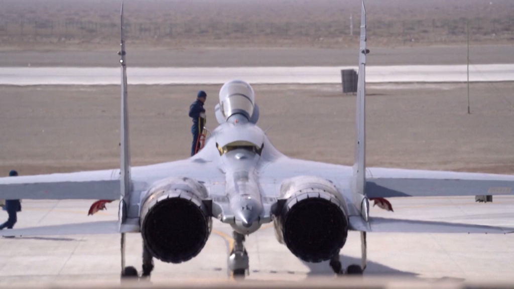 
南京各大医院黄牛代挂号电话票贩子号贩子网上预约挂号,住院检查加快,我国首批歼-11B战机女飞行学员顺利单飞